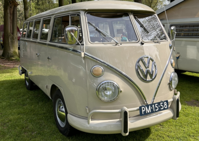 Zeg ja tegen een iconische trouwdag met een VW T1 of T2 busje als eyecatcher